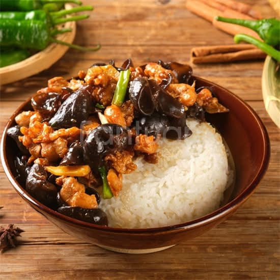 木耳炒雞盖码饭 WoodEar Mushroom with Chicken GAIMA Rice Bowl